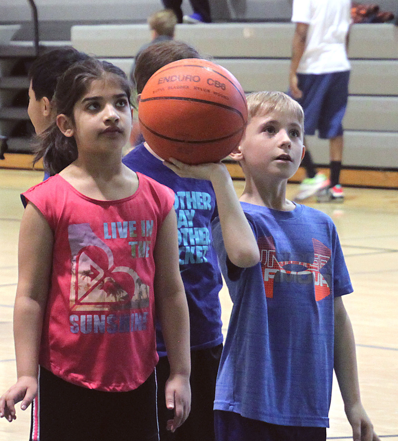 Former NBA player Gheorghe Muresan hosts youth basketball clinic
